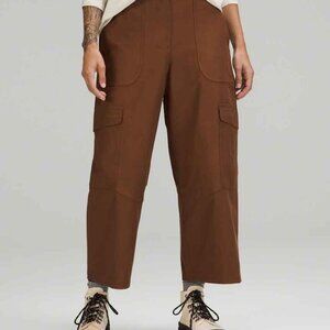 Lululemon Light Utilitech Cargo Pocket High-Rise Crop Pants in Roasted Brown